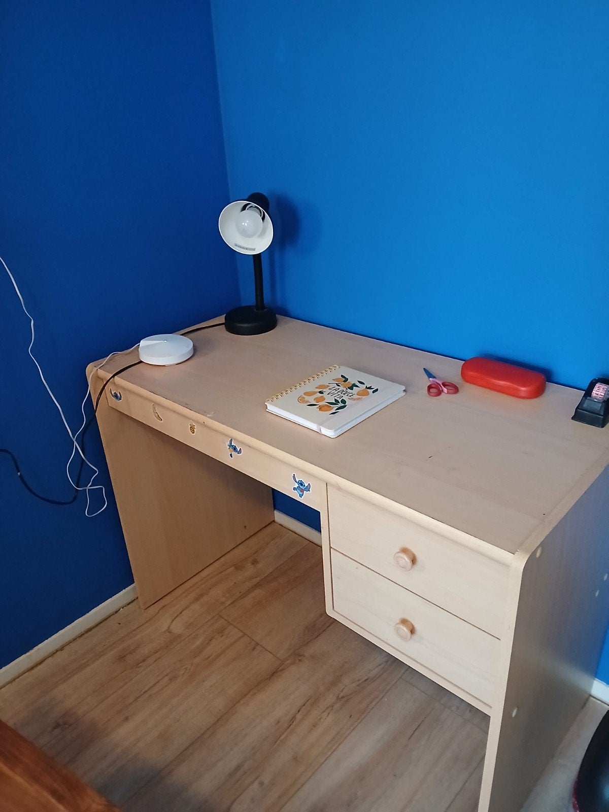 Gratis houten kinderbureau met lades, Huis en Inrichting, Bureaus, Ophalen, Met lades, Gebruikt, Hout