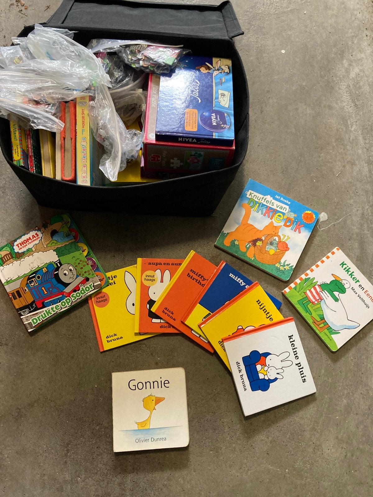 Kinderboekjes en puzzels, Ophalen, Zo goed als nieuw