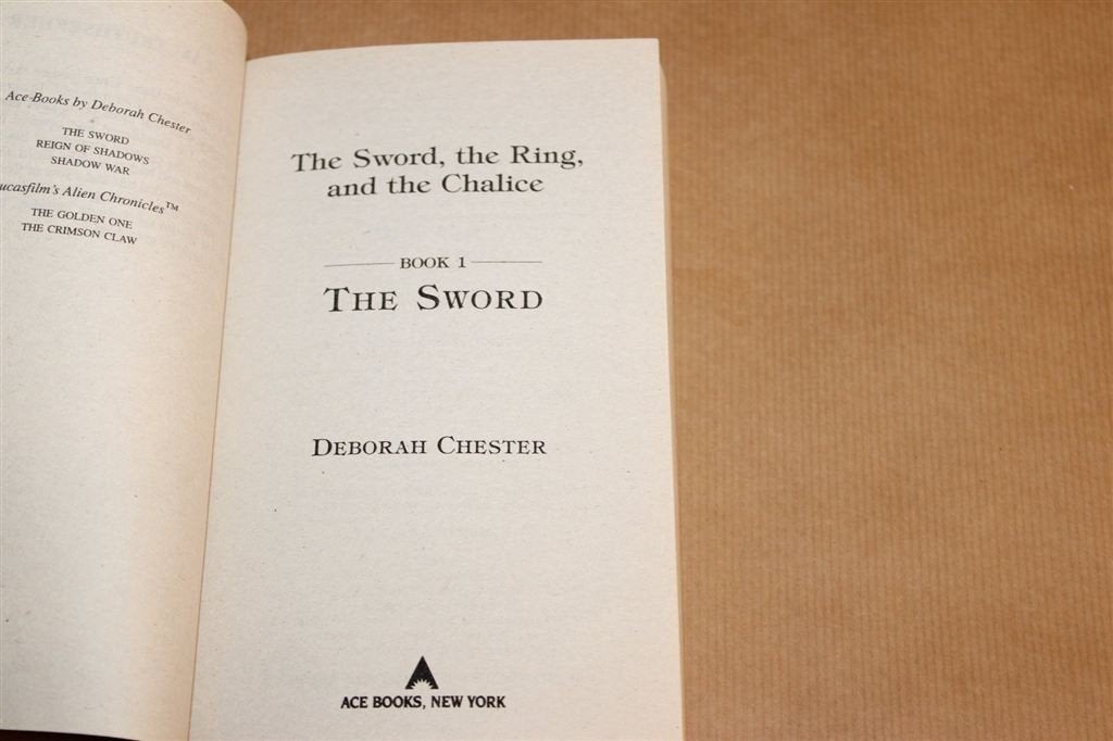 The Sword — Chester, Boek 1 Sword Ring Chalice, Boeken, Ophalen of Verzenden, Gelezen
