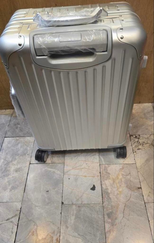 Rimowa Koffer zilver, Sieraden, Tassen en Uiterlijk, Koffers, 60 tot 70 cm, Hard kunststof, Ophalen of Verzenden, 35 tot 45 cm
