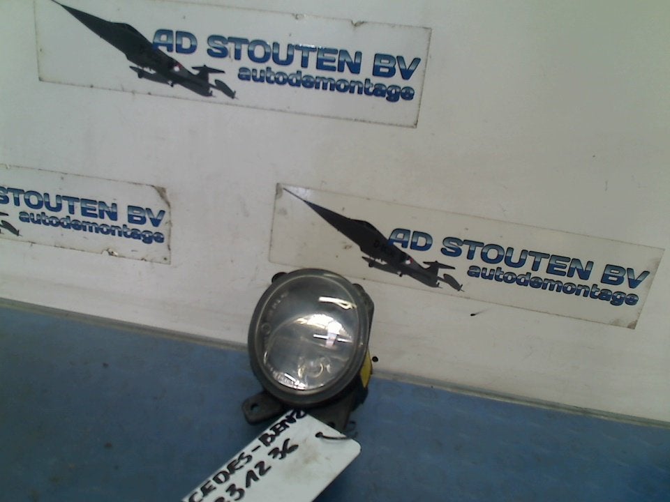 Mistlamp Rechts Voor Mercedes-Benz A (W169) 2005 0305076002, Gebruikt, Mercedes-Benz AG, Mercedes-Benz, Mercedesstraße 120, Stuttgart 70372, , Duitsland