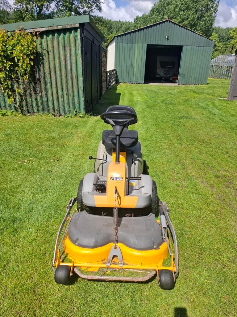 Stiga Ready Zitmaaier - Krachtige en Wendbare Grasmaaier, Tuin en Terras, Grasmaaiers, Gebruikt, Benzine-grasmaaier, 50 cm of meer
