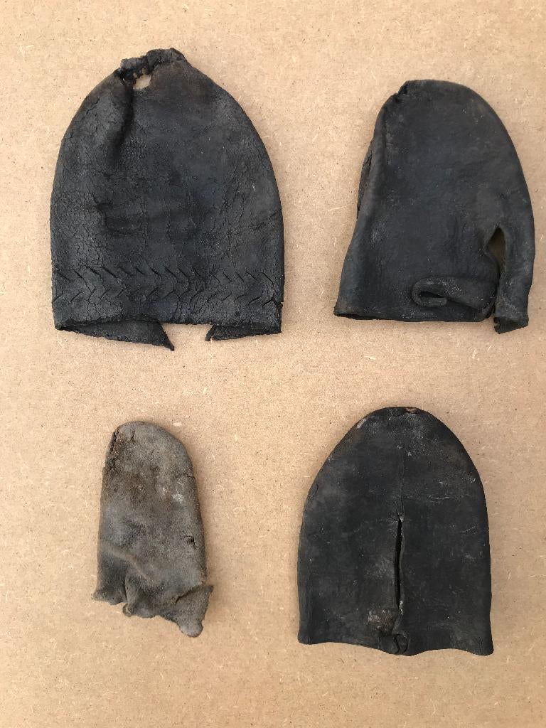 4 neuzen 17de -eeuwse schoenen, Antiek en Kunst, Antiek | Keramiek en Aardewerk, Verzenden