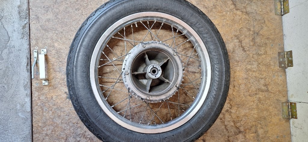 Triumph 18 inch a.wiel -  ALU velg -  conische naaf, Motoren, Ophalen, Gebruikt