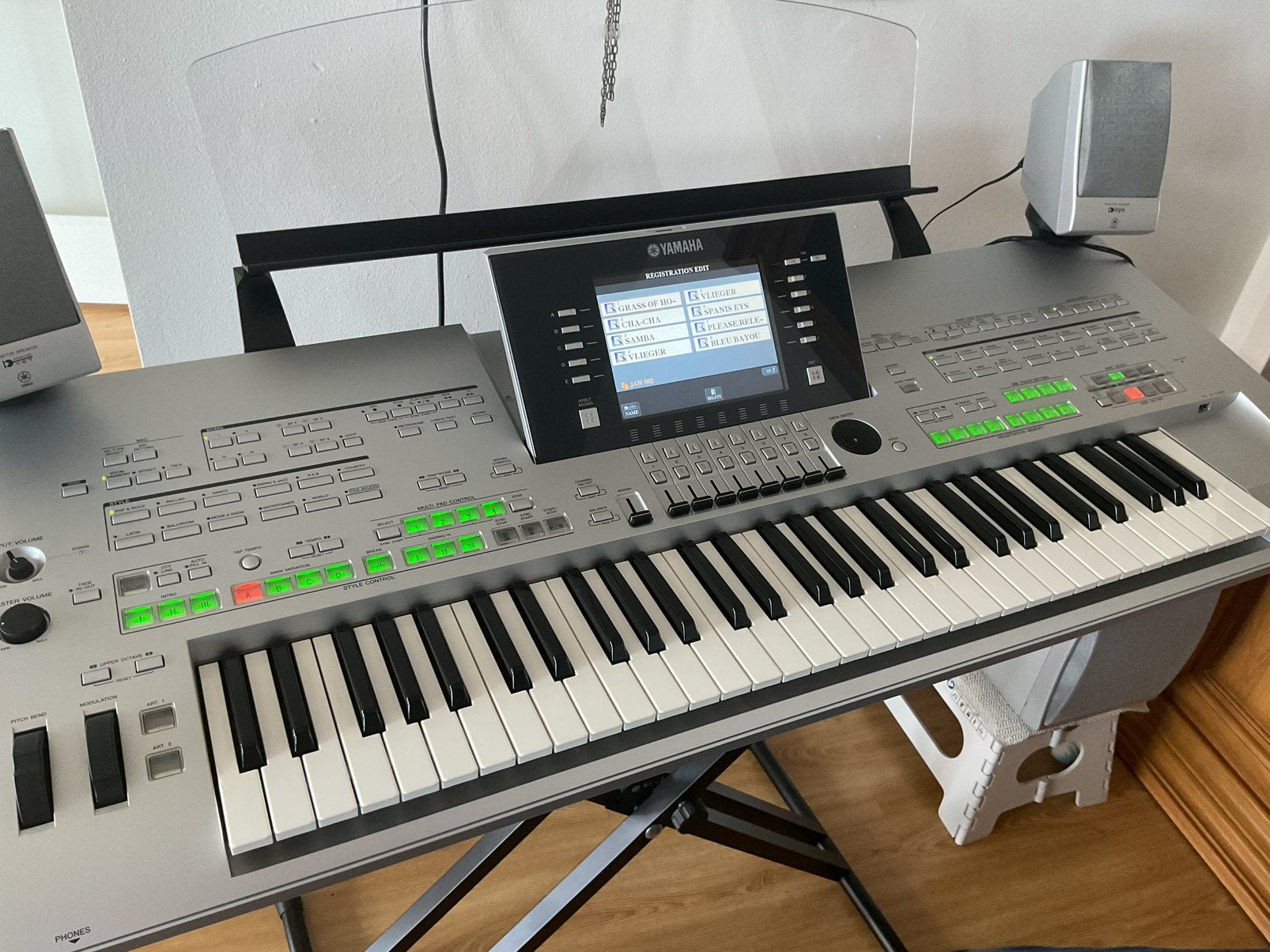 Tyros 3 Zonder boxen ,met kruk standaard lessenaar,, Muziek en Instrumenten, Ophalen, Zo goed als nieuw, 61 toetsen, Yamaha