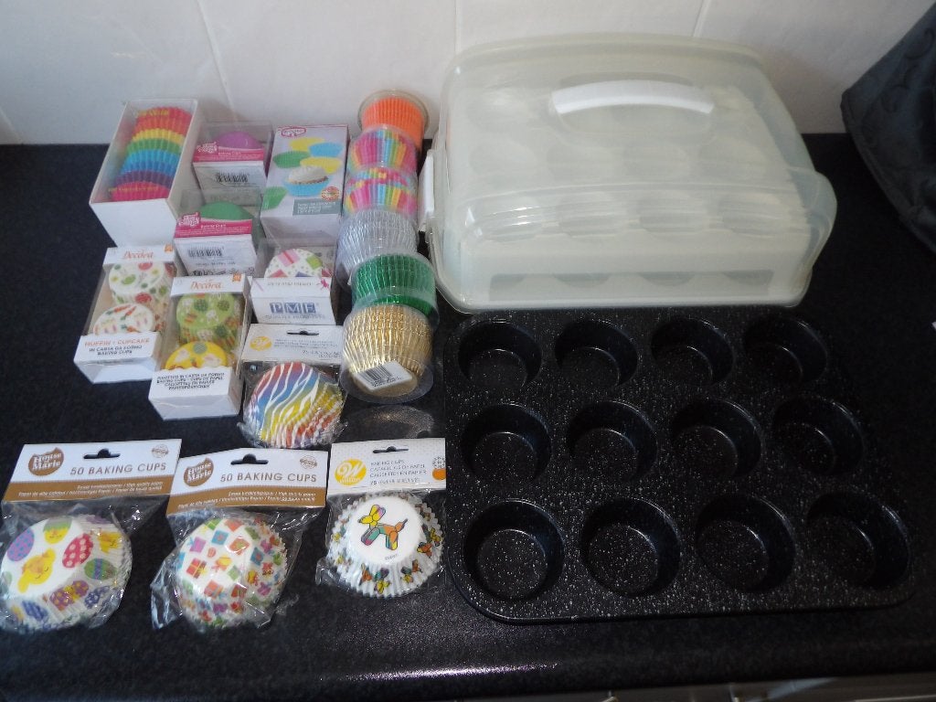 nieuw en z.g.a.n groot cupcake pakket, Hobby en Vrije tijd, Taarten en Cupcakes maken, Ophalen of Verzenden, Nieuw, Cupcakes, Bakvorm