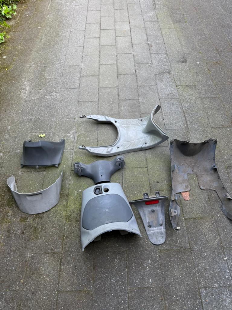 Piaggio zip 2000 binnenkappen, Fietsen en Brommers, Scooters | Piaggio, Ophalen, Benzine, Zip