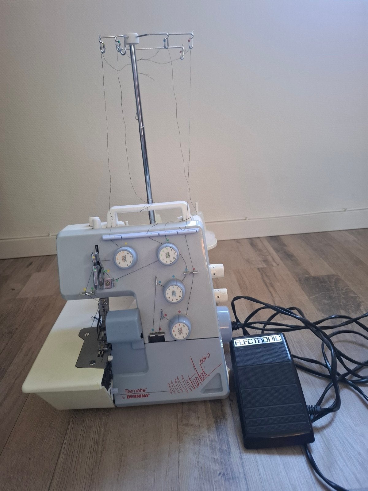 Bernette lockmachine funlock 004D, Ophalen of Verzenden, Gebruikt, Lockmachine, Bernina