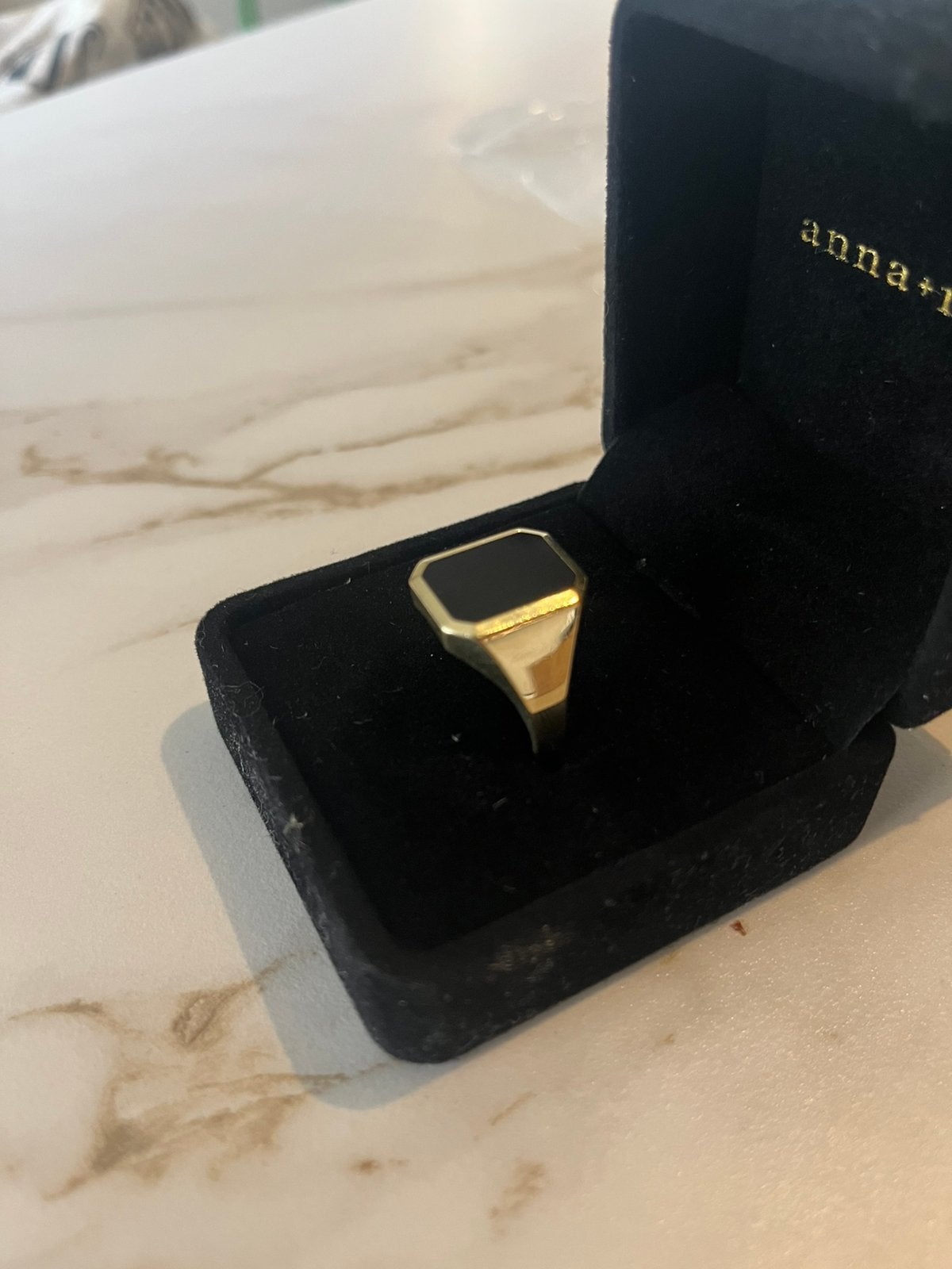14k gouden zegelring met zwarte steen, 20 of groter, Heer, Ophalen of Verzenden, Zo goed als nieuw