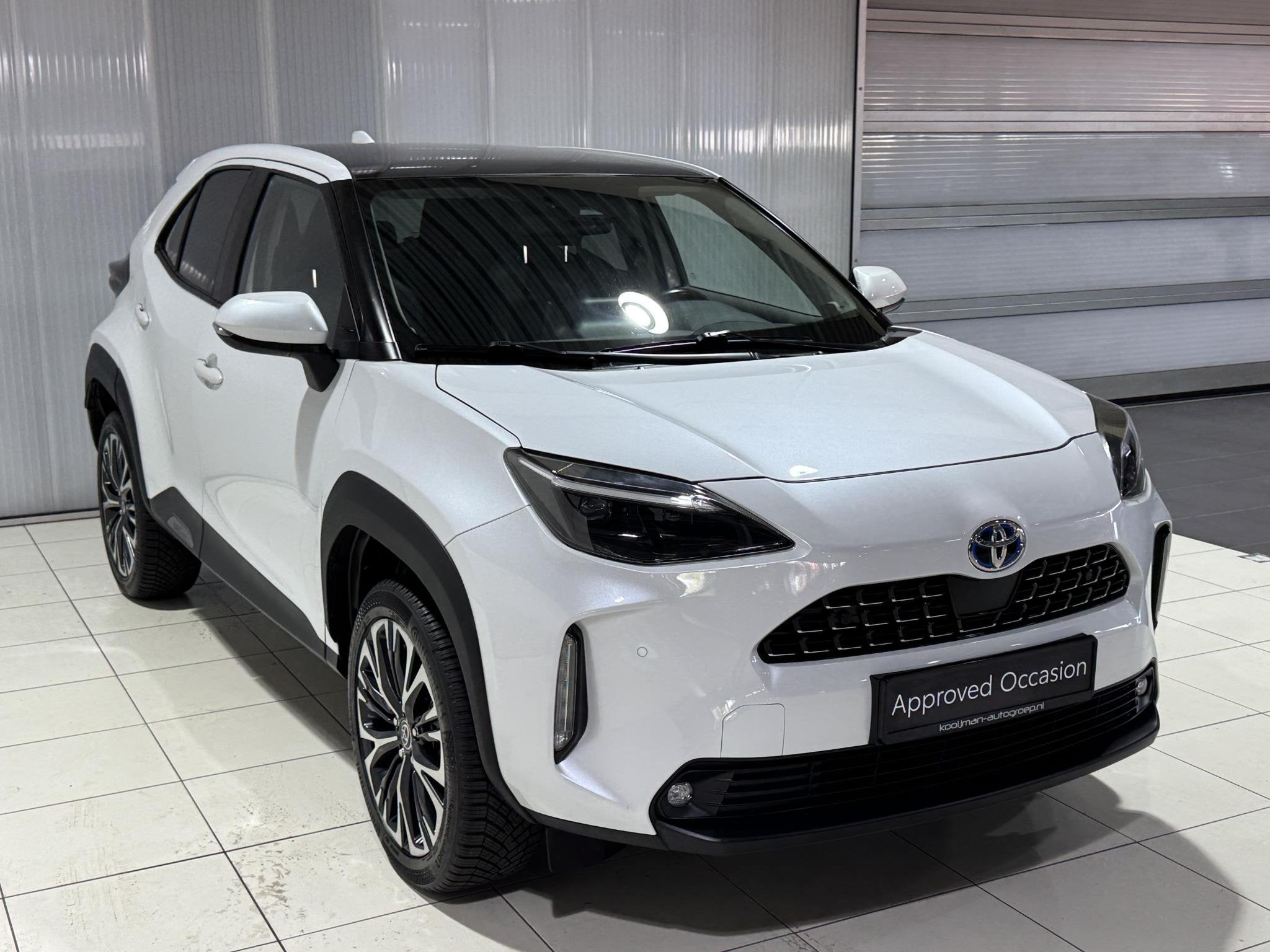 Toyota Yaris Cross 1.5 Hybrid Executive Panoramadak, Stoelve, Gebruikt, Wit, 1490 cc, Bedrijf