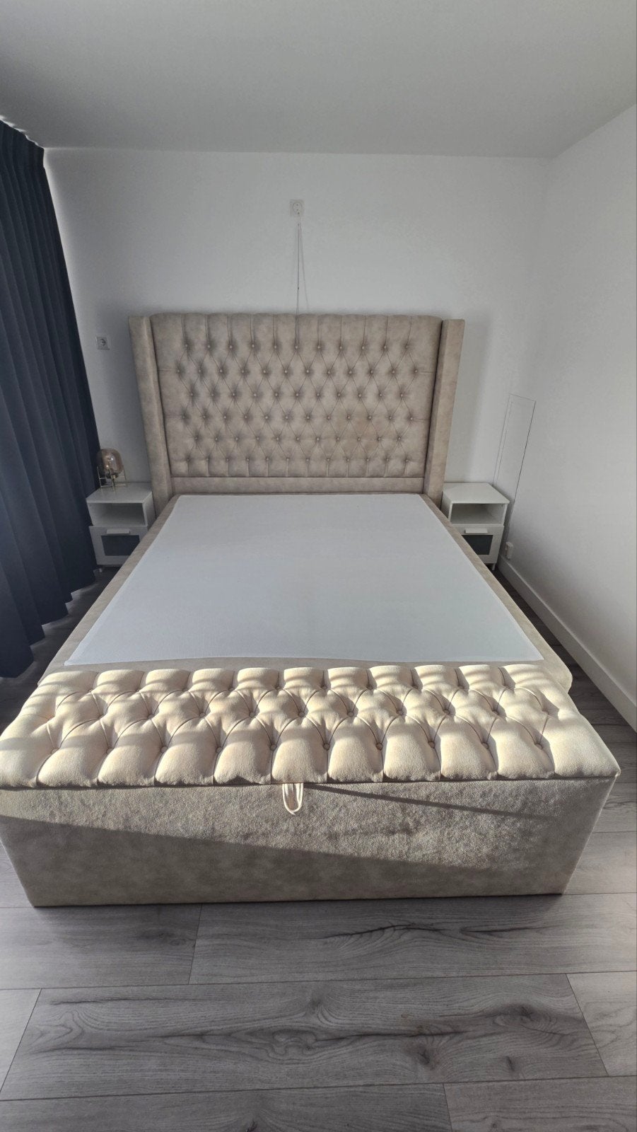 Luxe Boxspring met Hoofdbord en Voetenbank, Ophalen, Beige, Tweepersoons, Zo goed als nieuw