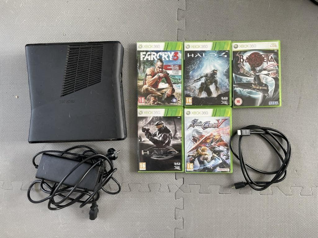 Xbox 360 Slim 250GB, Spelcomputers en Games, Spelcomputers | Xbox 360, Gebruikt, 250 GB, 360 S, Zonder controller, Met games, Ophalen of Verzenden