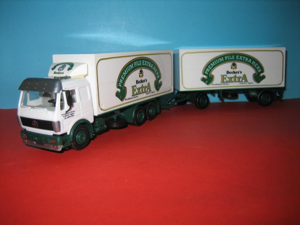 Becker-extra  Bier  MERCEDES combi  Nu spec.prijs  Herpa, Ophalen of Verzenden, Zo goed als nieuw, Bus of Vrachtwagen, Herpa