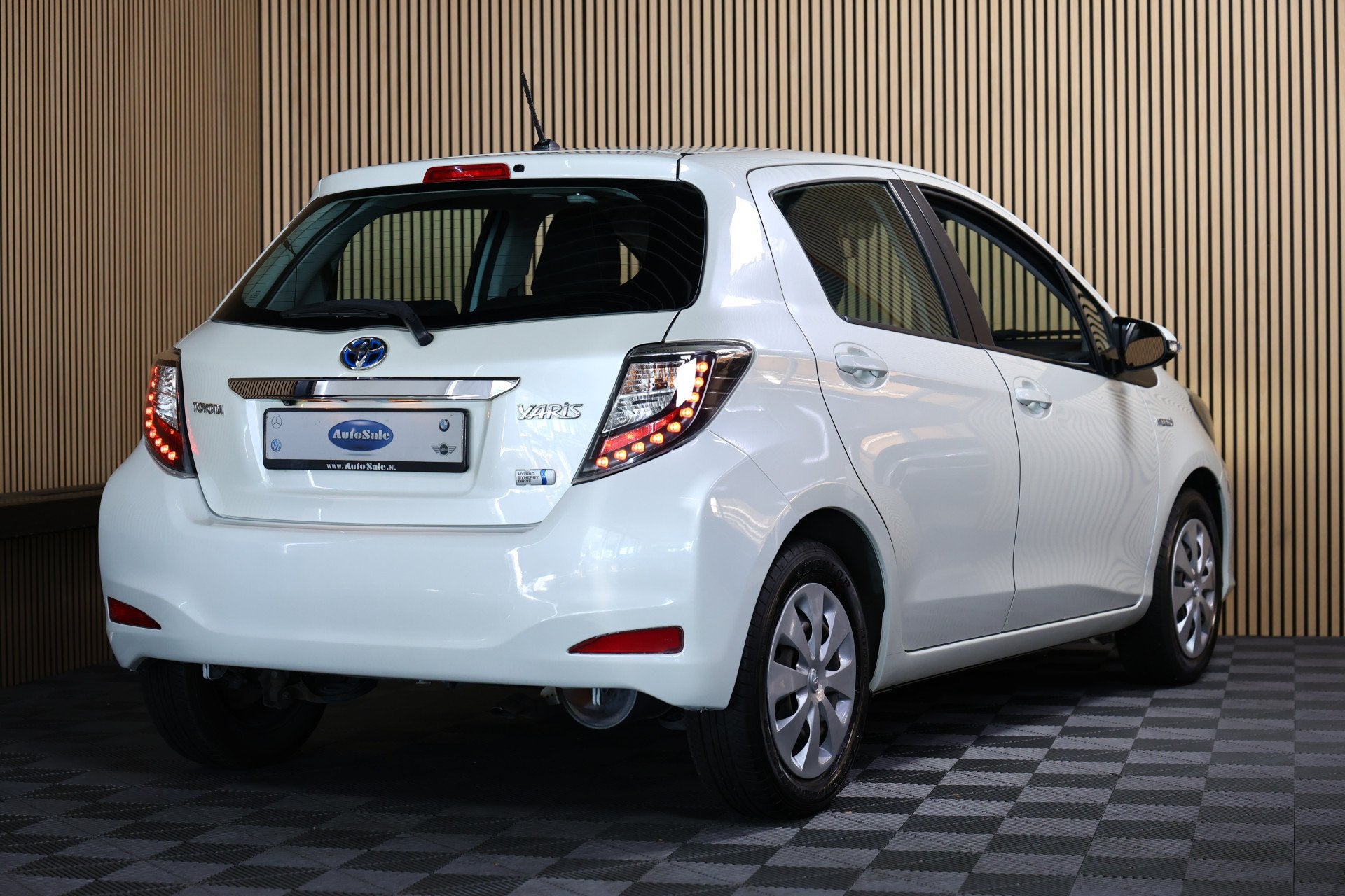 Toyota Yaris 1.5 Full Hybrid Comfort CLIMA RADIO AUTOMAAT "1, Gebruikt, 4 cilinders, Wit, Origineel Nederlands