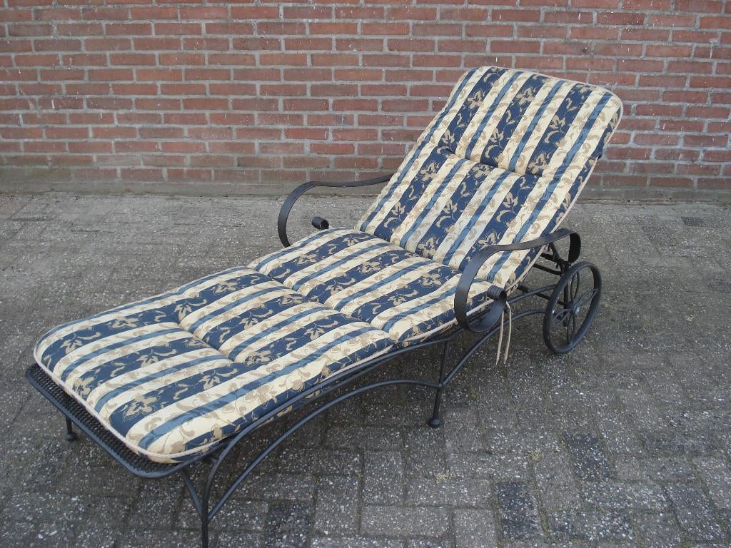 Ligstoel Smeedijzeren , nieuwstaat  190 Lang  met kussen, Ophalen, Zo goed als nieuw, Metaal, Verstelbaar