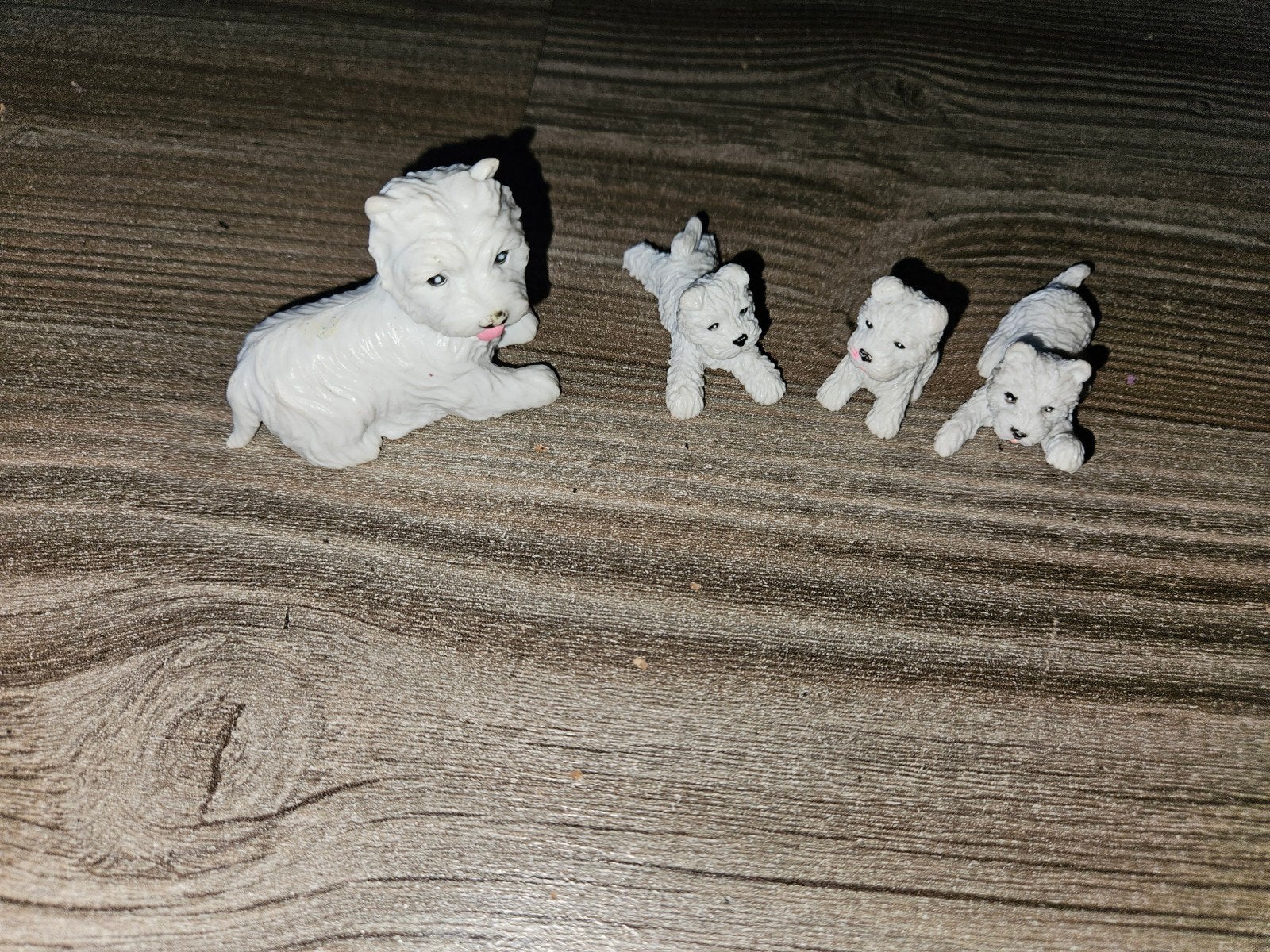 Westie hondenbeeldjes met accessoires, Ophalen of Verzenden, Gebruikt, Hond of Kat, Beeldje of Figuurtje