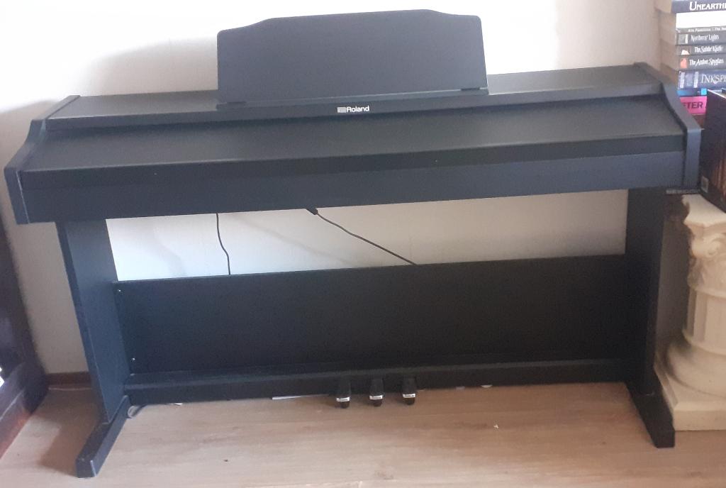 Piano electrisch Roland RP 102, Ophalen, Zo goed als nieuw, Zwart, Piano