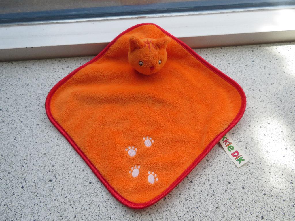 Knuffeldoek Dikkie Dik met poezenpootjes geborduurd, Oranje, Happy Horse, Ophalen of Verzenden, Zo goed als nieuw