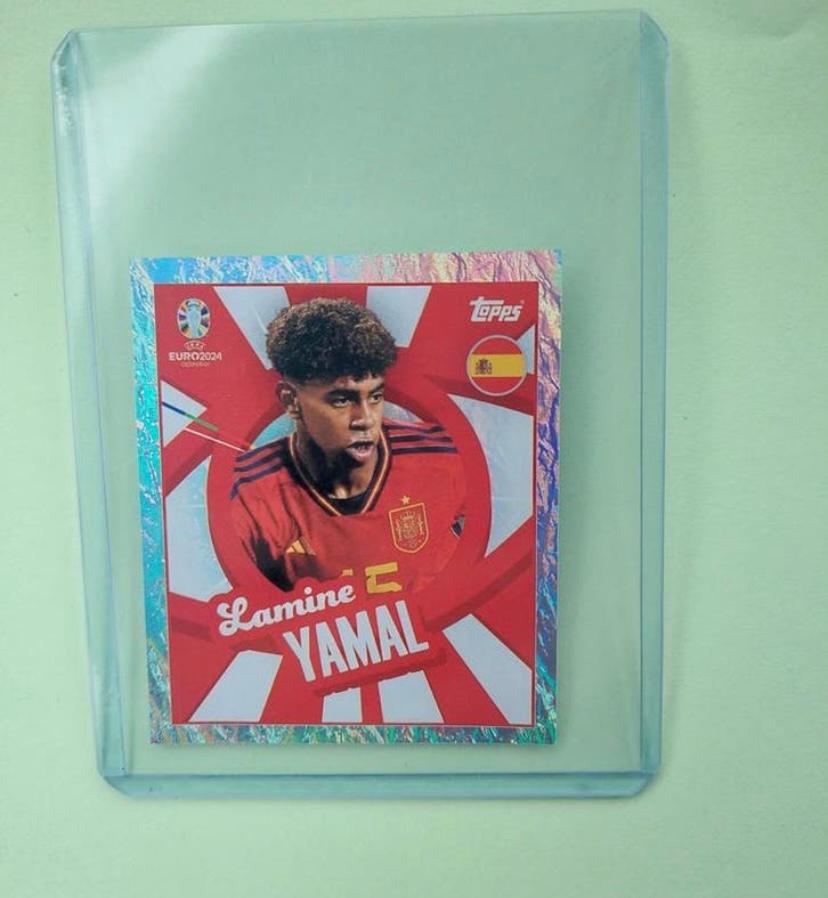 Rookie card Lamine Yamal Refractor Euro EK 2024, Hobby en Vrije tijd, Stickers en Plaatjes, Ophalen of Verzenden, Zo goed als nieuw