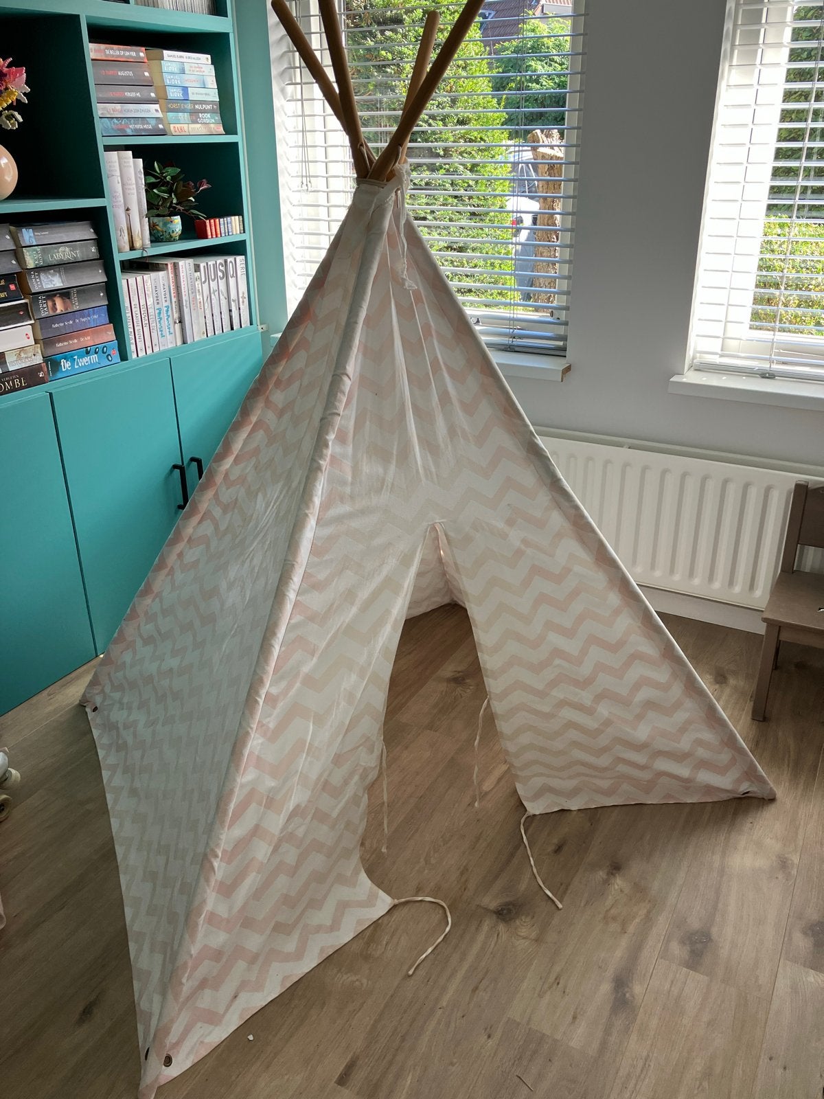 Leuke kinder tipi tent, roze/wit zigzag patroon, Ophalen, Gebruikt, Hout
