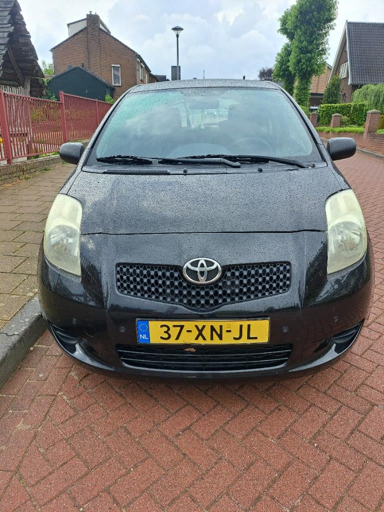 Toyota Yaris 1.3 16V Vvt-i 3DR 2007 Zwart, Auto's, Toyota, Voorwielaandrijving, 40 €/maand, 4 cilinders, Zwart