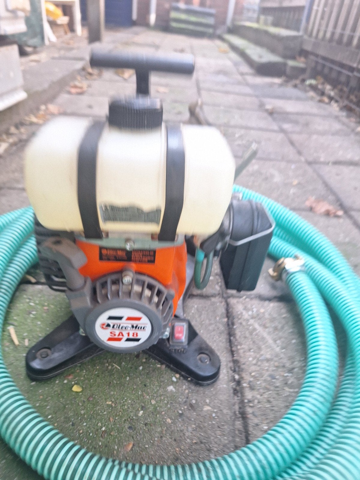Oleo-Mac SA18 Waterpomp met Slangen - Zo goed als nieuw, Ophalen of Verzenden, Zo goed als nieuw, Dompelpomp