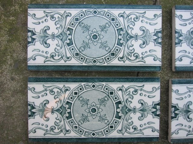 70 Art nouveau randtegels met donkergroene afbeelding, Ophalen