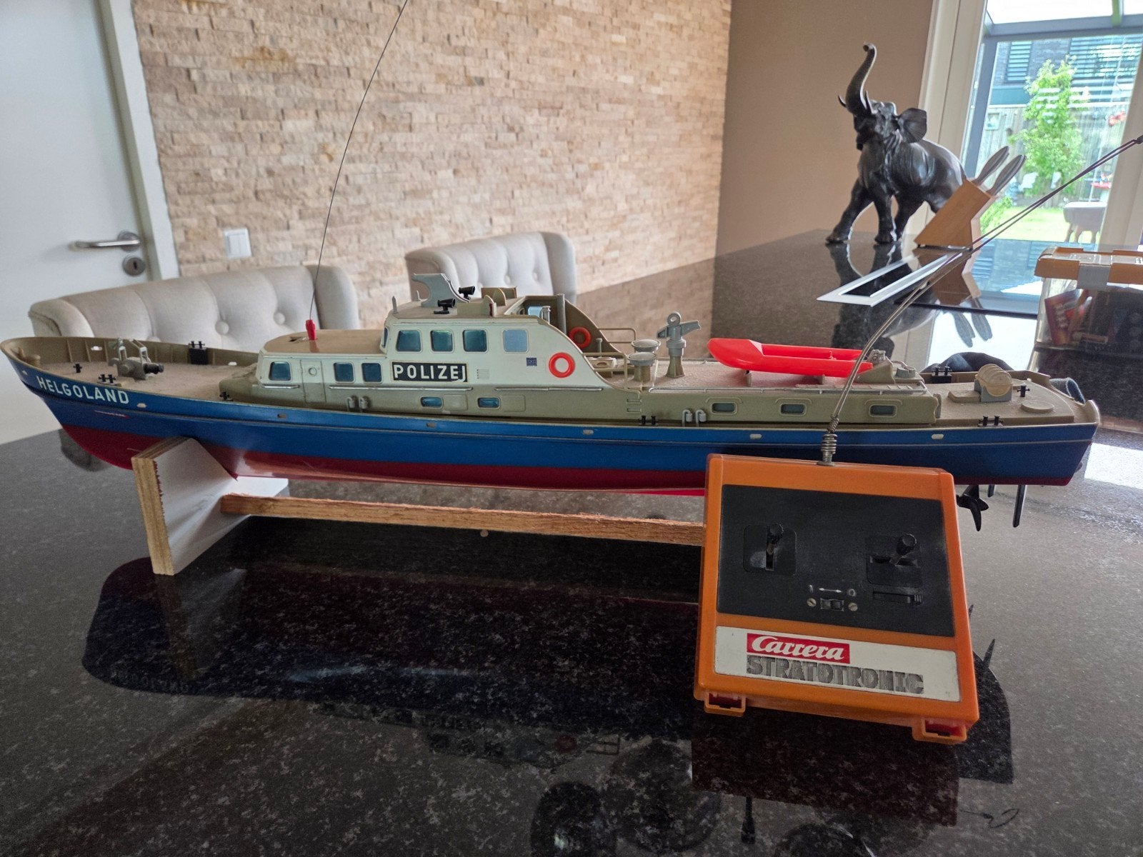 Carrera Stratotronic Helgoland Politieboot RC - 1978, Ophalen