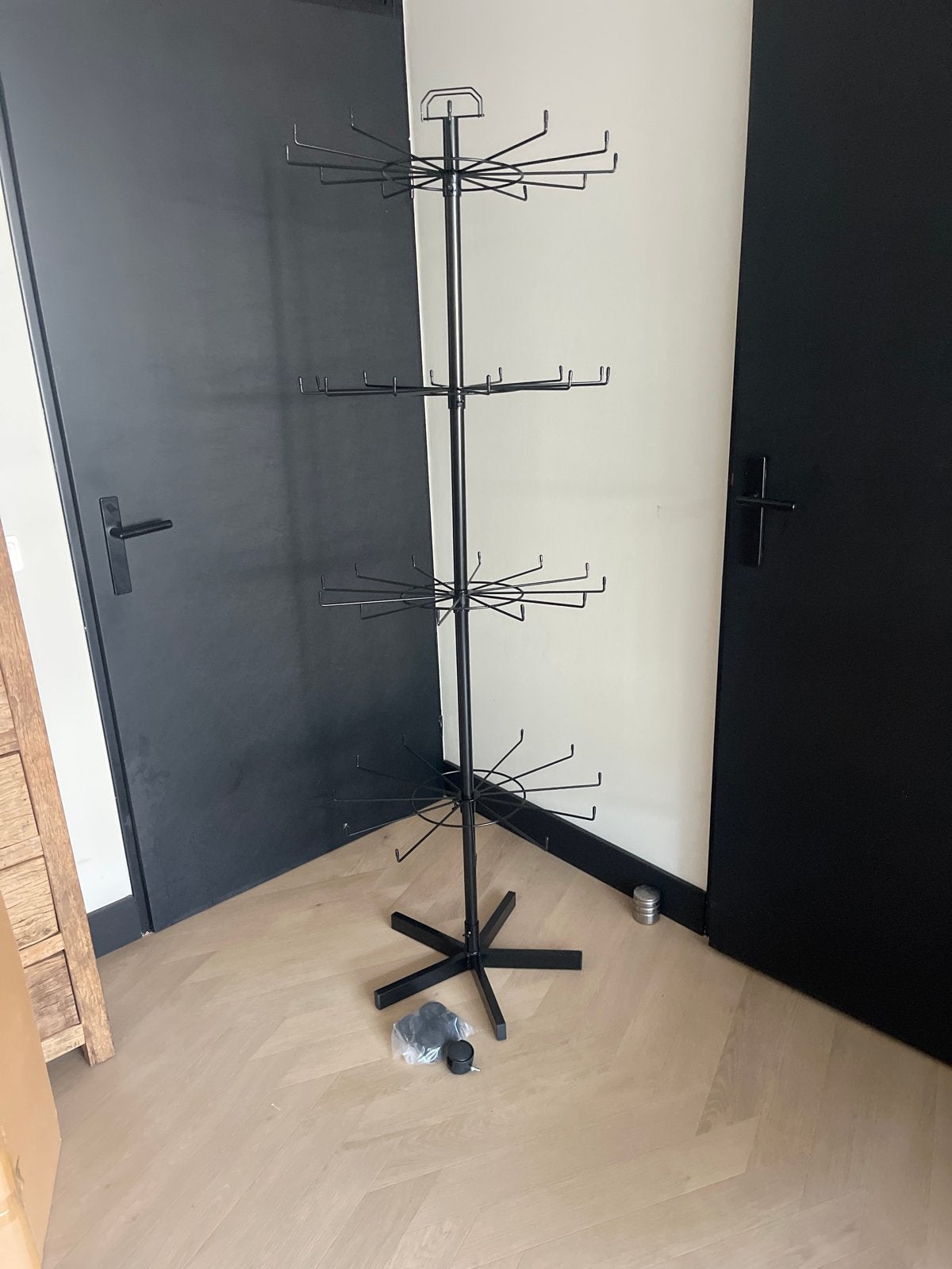 Zwart Carrousel Display Rek 177 cm met 4 Ringen, Huis en Inrichting, Woonaccessoires | Cd- en Dvd-rekken, Ophalen