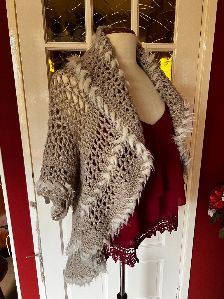 gehaakt beige vest, Ophalen of Verzenden, Zo goed als nieuw, Maat 38/40 (M), Beige