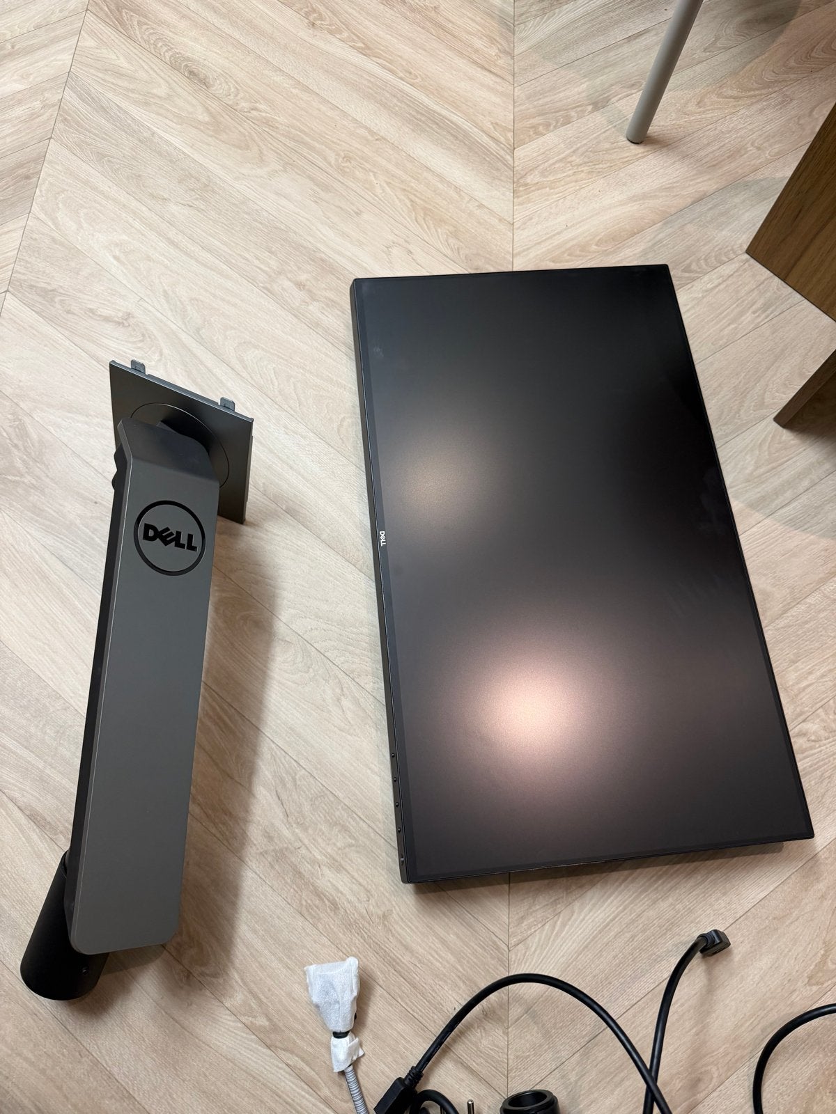 Dell 24,1” UltraSharp U2415. Met tafelblad houder, Computers en Software, Ophalen, Zo goed als nieuw, HDMI