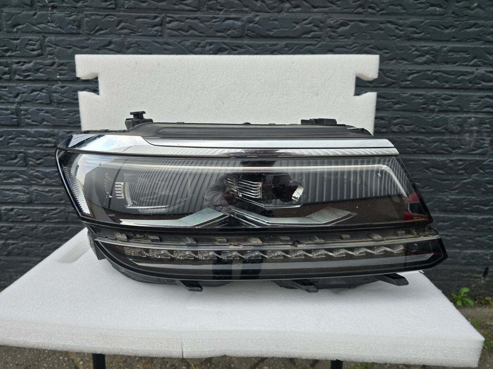 Koplamp Led rechts VW Tiguan 5NA Allspace bj 2016-2020, Gebruikt, Volkswagen, Wolfsburg, Ophalen of Verzenden