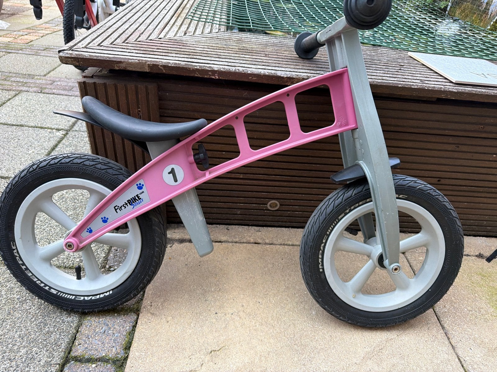 FirstBIKE loopfiets roze - Zo goed als nieuw, Ophalen, Zo goed als nieuw, Trommelrem, 16 tot 20 inch