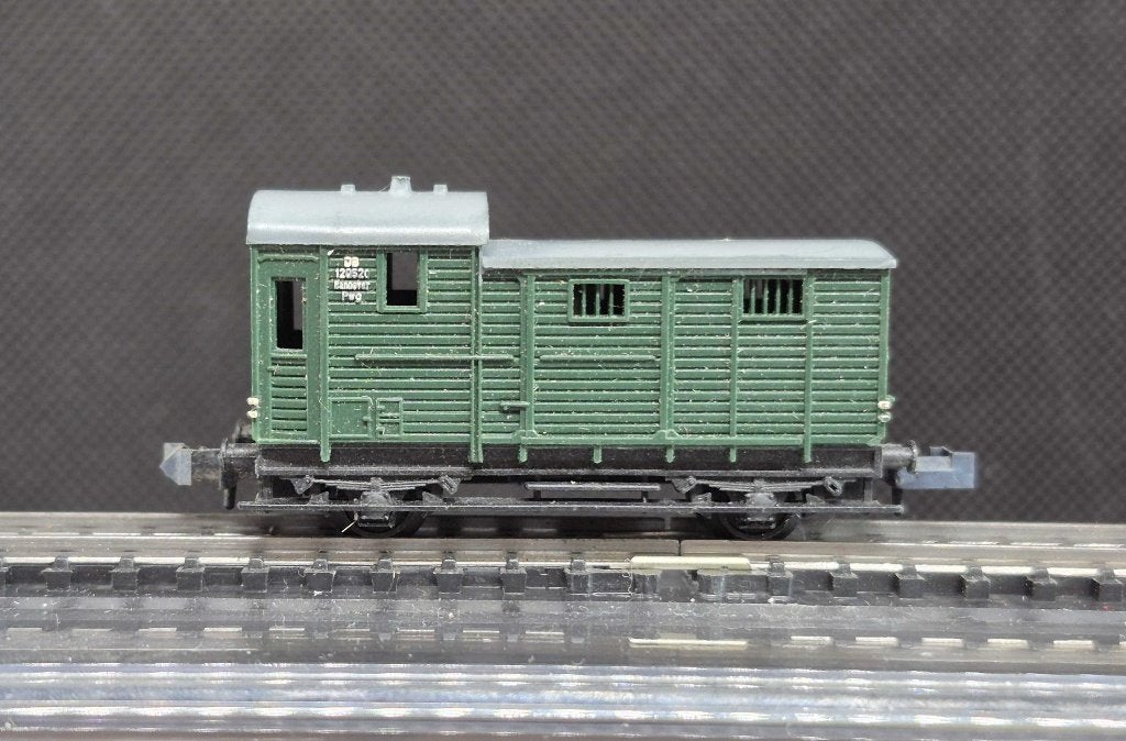 Minitrix 13254 - Goederentrein begeleidingswagen Pwg (16366), Hobby en Vrije tijd, Modeltreinen | N-Spoor, Gebruikt, Gelijkstroom
