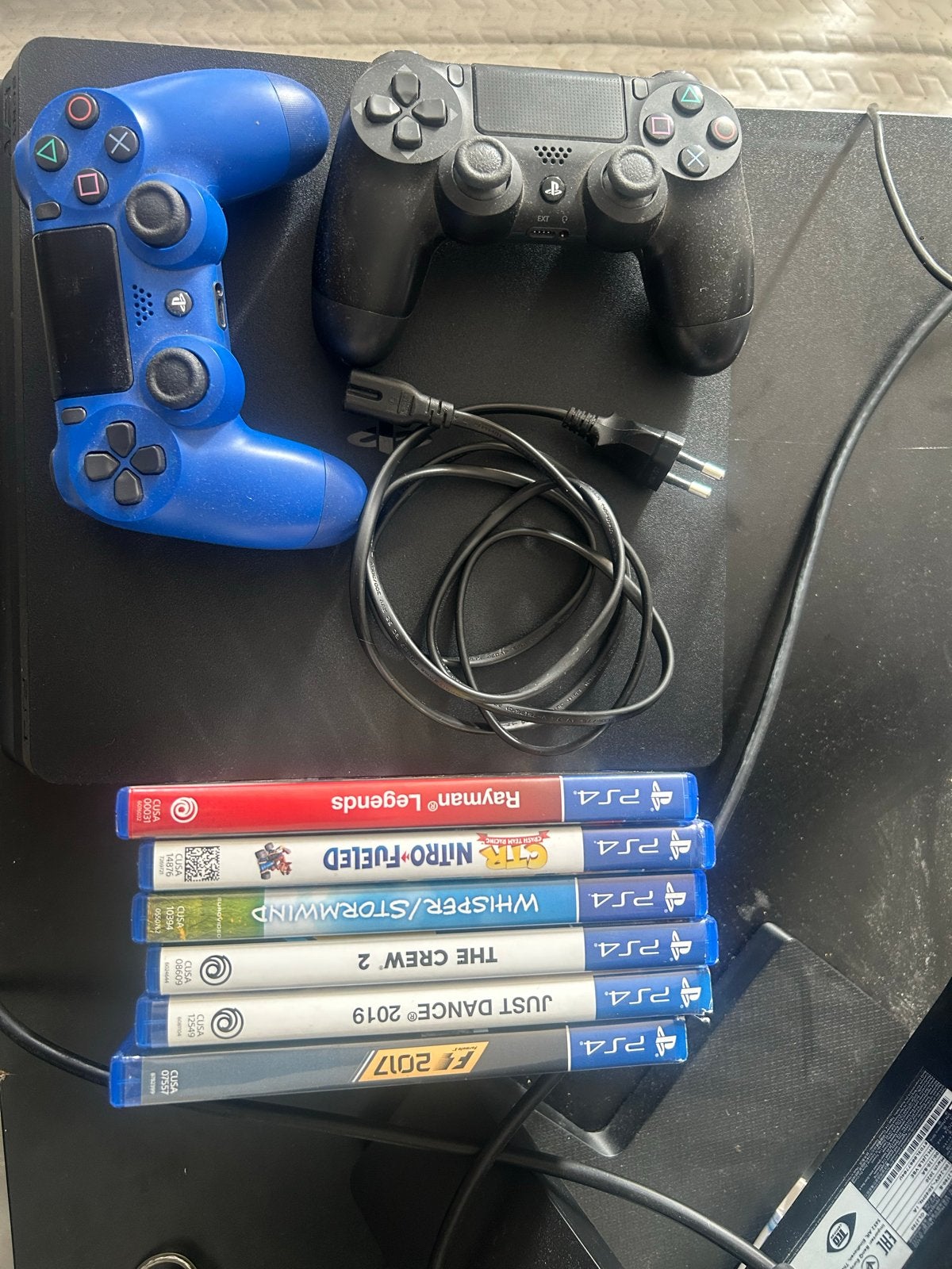 PS4  Slim met 2 controllers en 6 spellen, Gebruikt, Overige genres, Eén computer, Ophalen of Verzenden