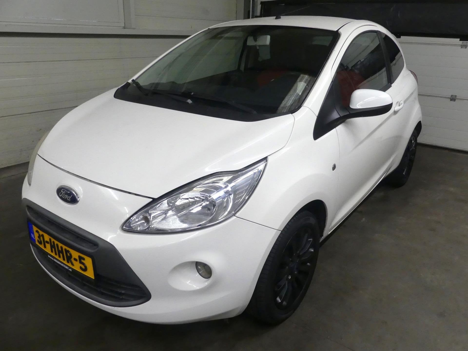 Ford Ka 1.2 Titanium - Airco - Mooie Auto! - APK 2027, Voorwielaandrijving, Stof, Gebruikt, 1242 cc