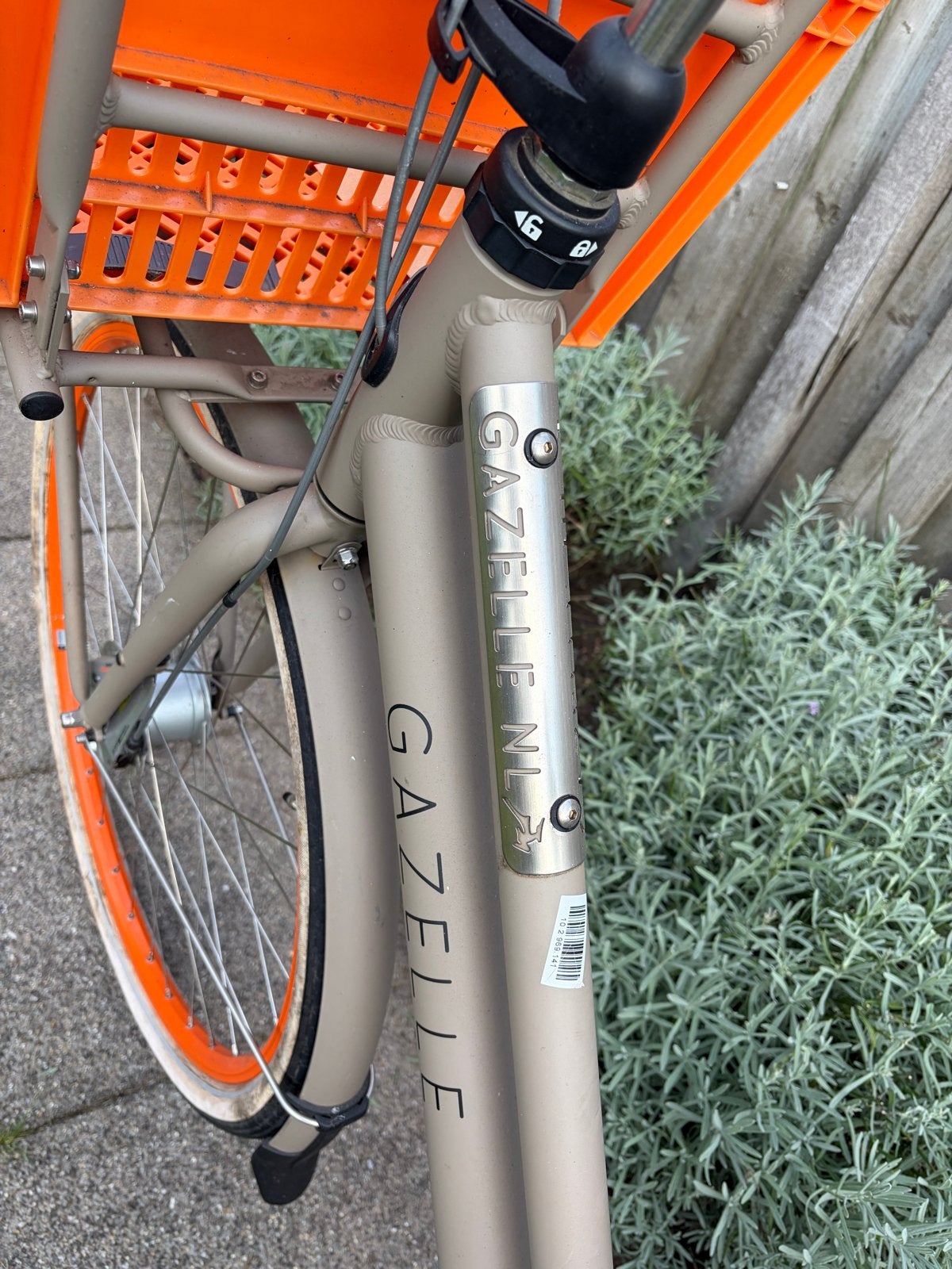 Foto 13 van Gazelle Heavy Duty NL T7 frame54 2017 fiets met krat en slot