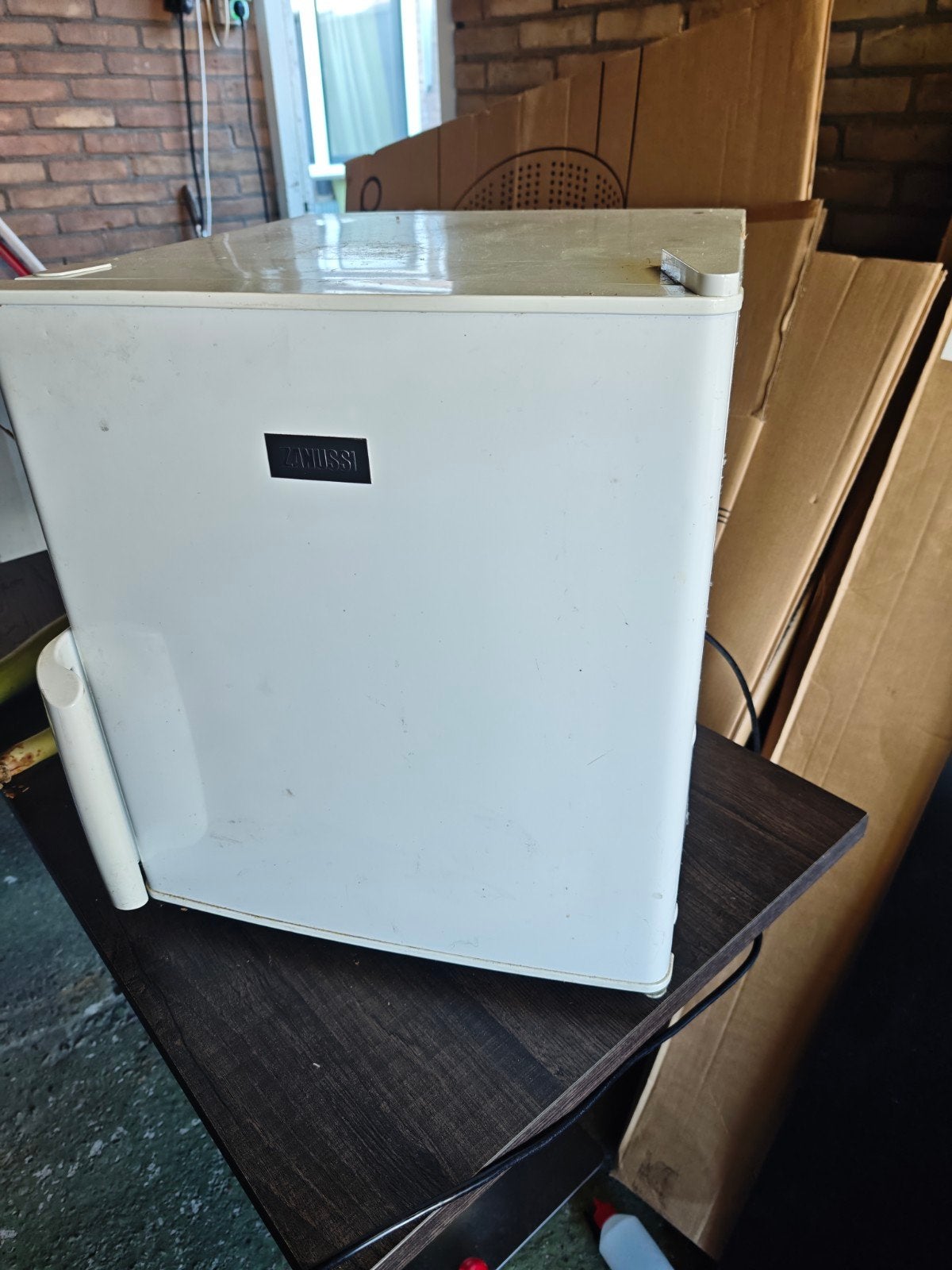 Compacte vriezer - Ideaal voor kleine ruimtes, Witgoed en Apparatuur, Gebruikt, Minder dan 85 cm, Minder dan 60 cm, Vrijstaand