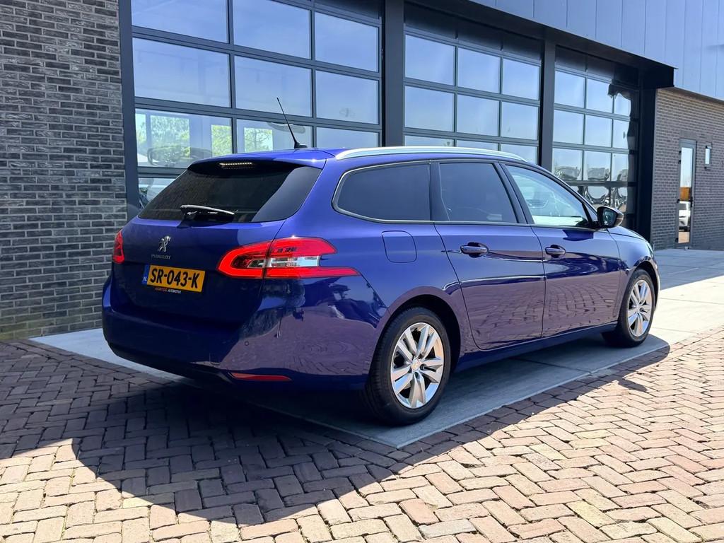 Peugeot 308 SW 1.2 PureTech Blue Lease Executiv € 10.975,0, Stof, Gebruikt, 1199 cc, Blauw