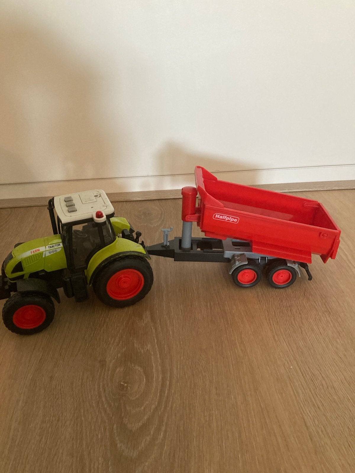 Speelgoed tractor met aanhanger, Ophalen, Zo goed als nieuw