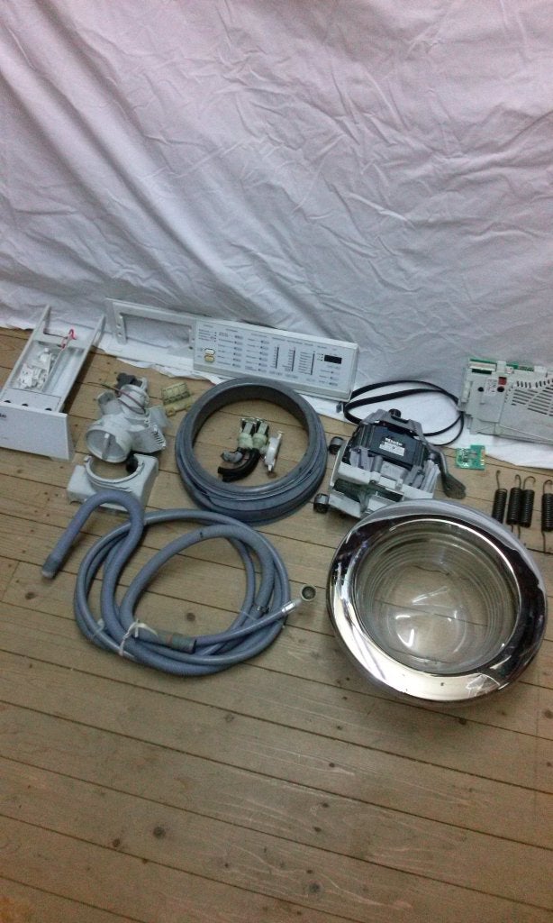 Onderdelen Miele wasmachine. W 935.en W 3205. lange slangen., Witgoed en Apparatuur, Wasmachines, Gebruikt, 8 tot 10 kg, 85 tot 90 cm