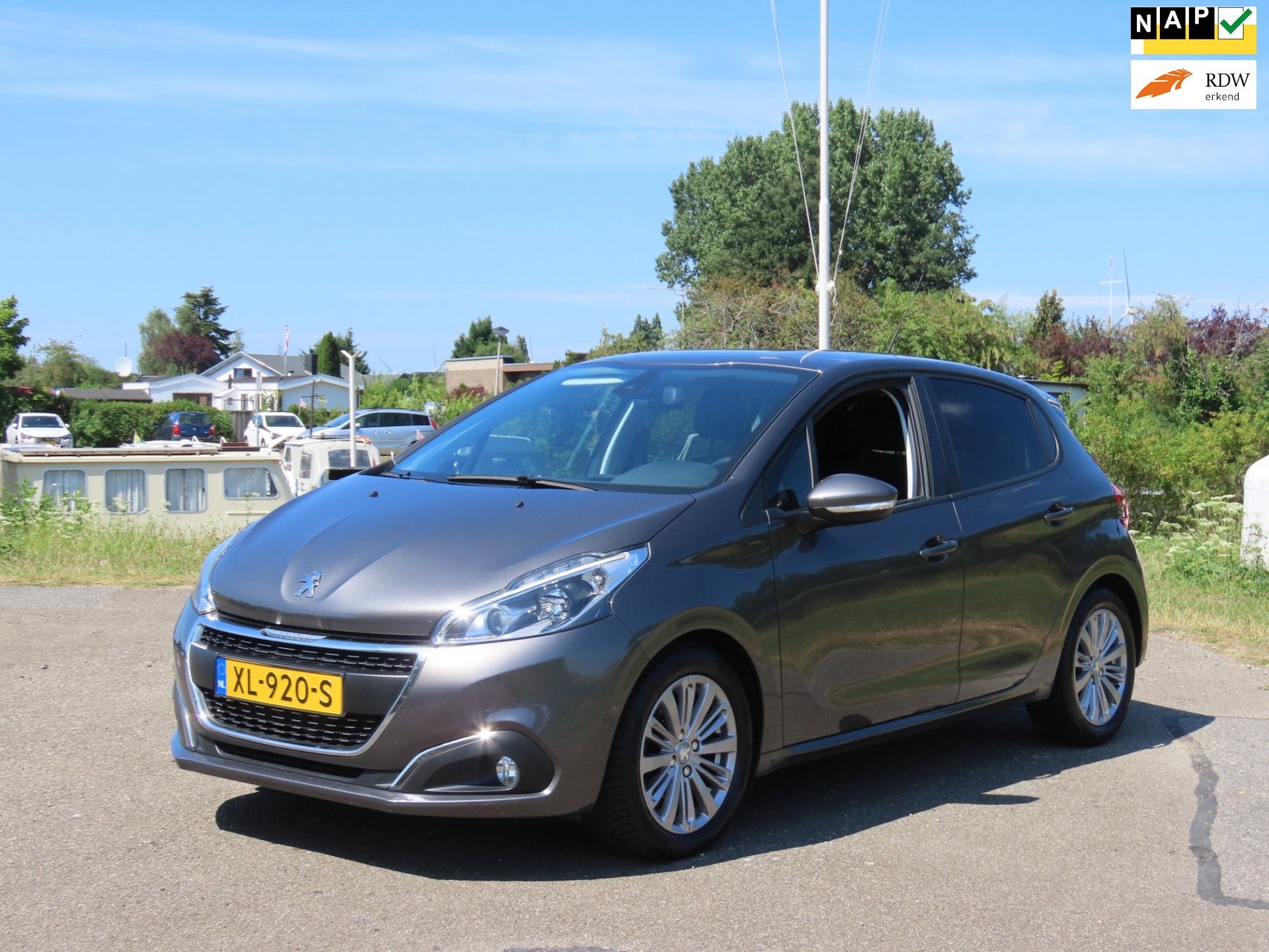 Peugeot 208 1.2 PureTech Signature *Carplay *Navi, Stof, 1199 cc, Origineel Nederlands, Bedrijf