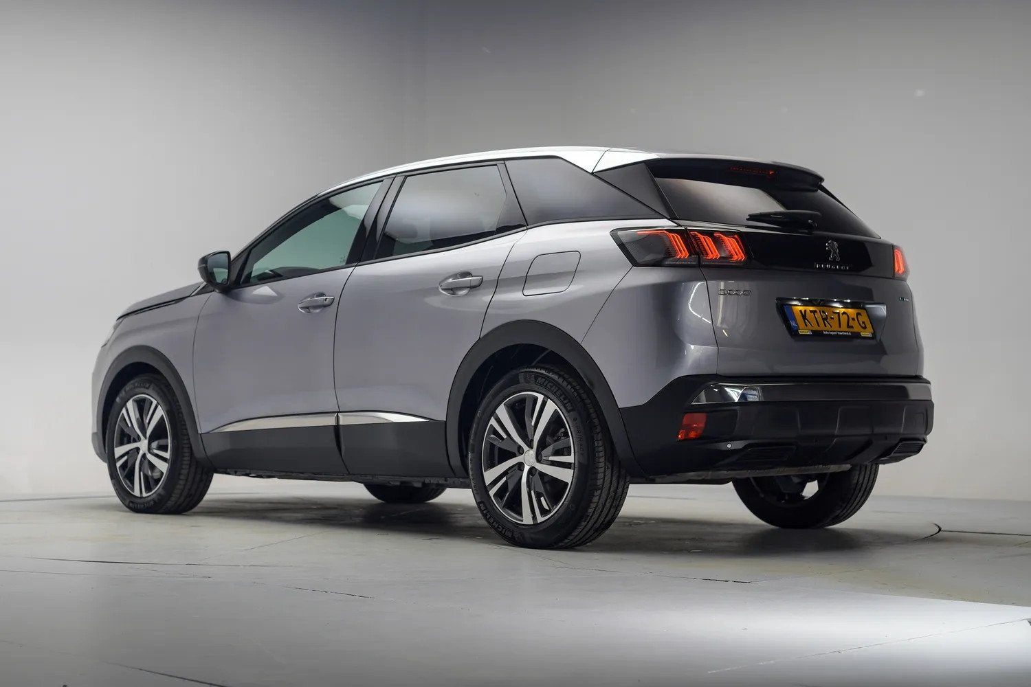 Peugeot 3008 1.6 Hybrid 225 Active Business [ Navi Apple/And, Parkeersensor, 150 pk, Bedrijf, Hybride Elektrisch/Benzine