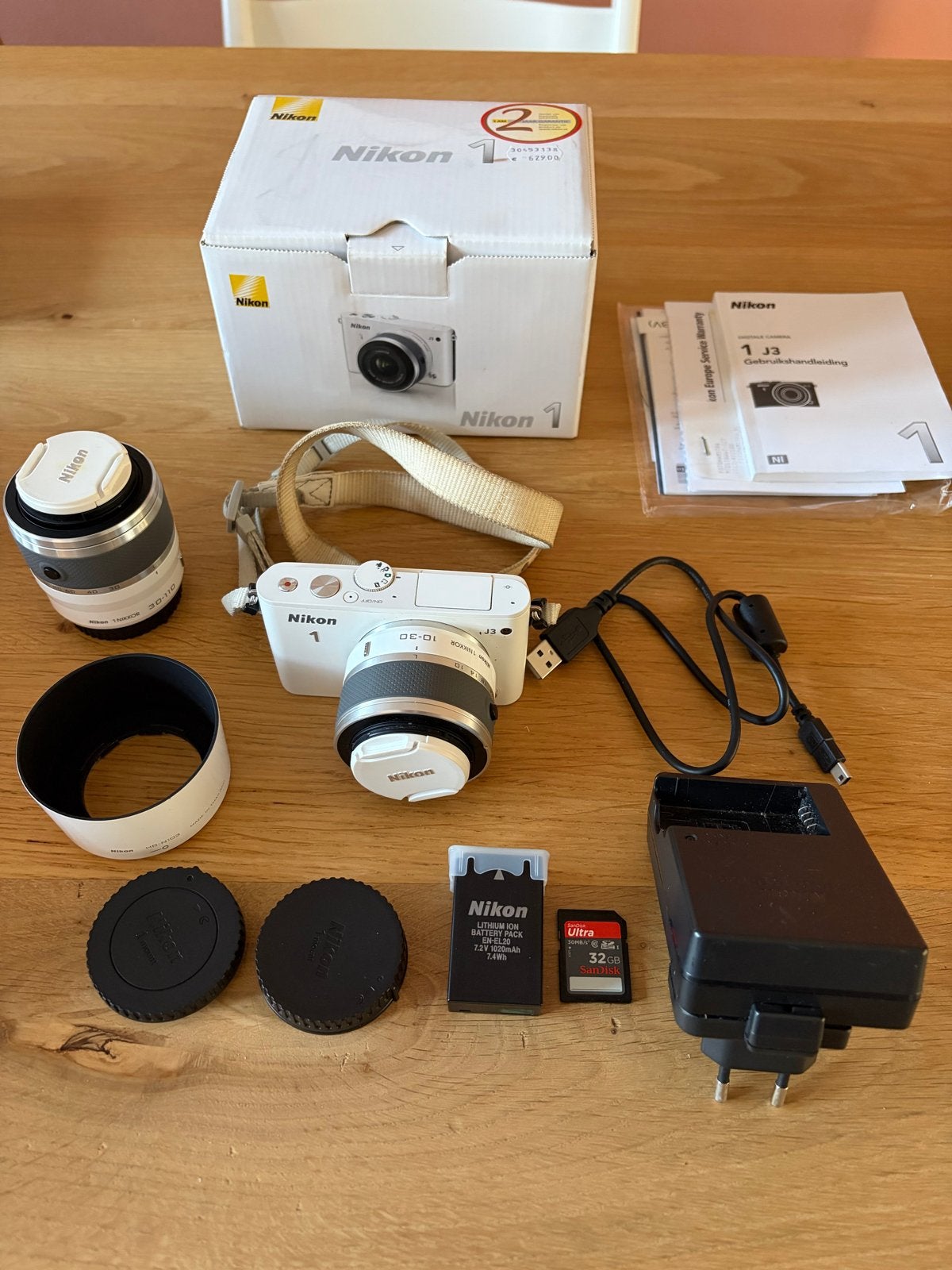 Nikon 1 J3 Systeemcamera met 2 lenzen (10-30mm & 30-110mm), Beeldstabilisatie, Ophalen of Verzenden, Zo goed als nieuw, Accu