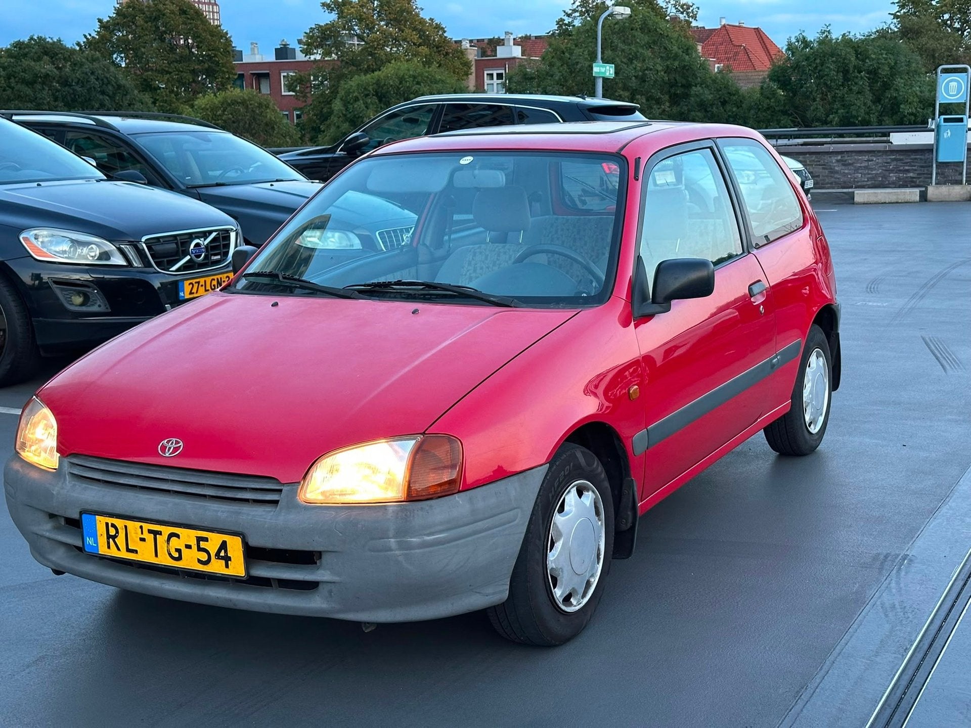 Toyota Starlet 1.3-16V XLi GTSi Automaat Dakraam Zeer Nette, Auto's, Dealer onderhouden, Gebruikt, Starlet, 400 kg