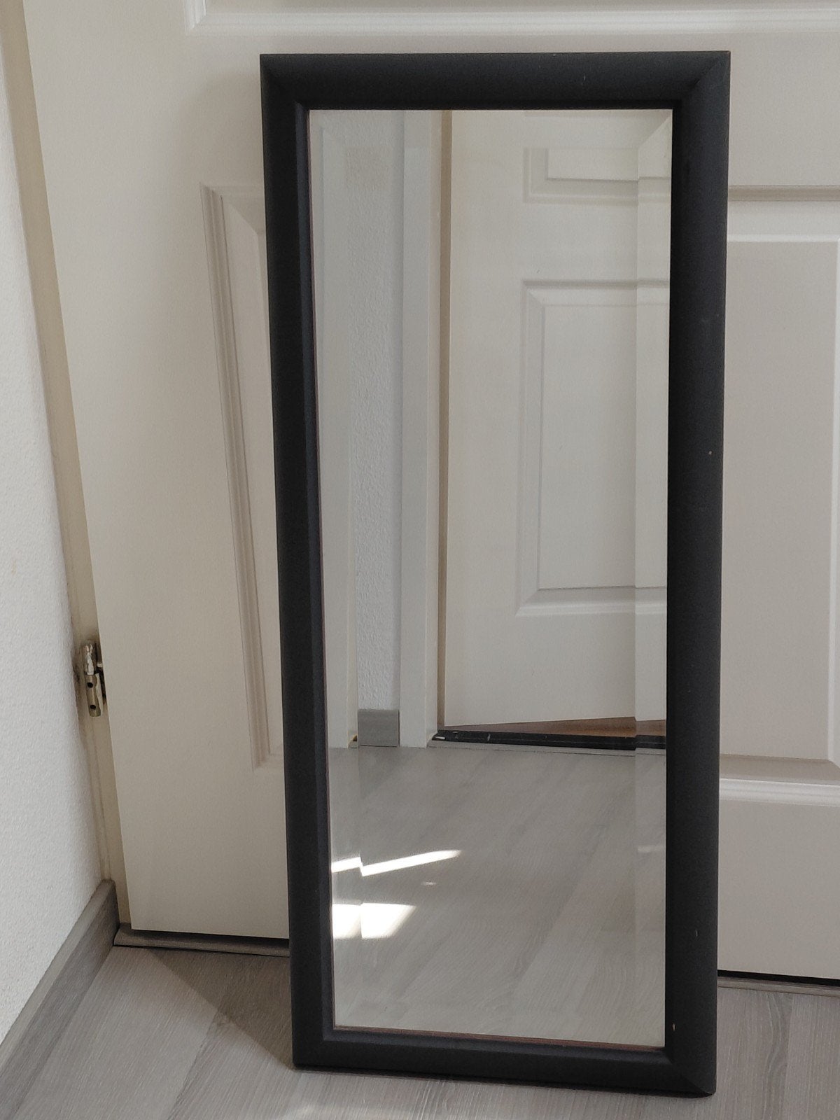 Mooie rechthoekige spiegel met grijze lijst, Huis en Inrichting, Woonaccessoires | Spiegels, Ophalen, Minder dan 50 cm, Gebruikt
