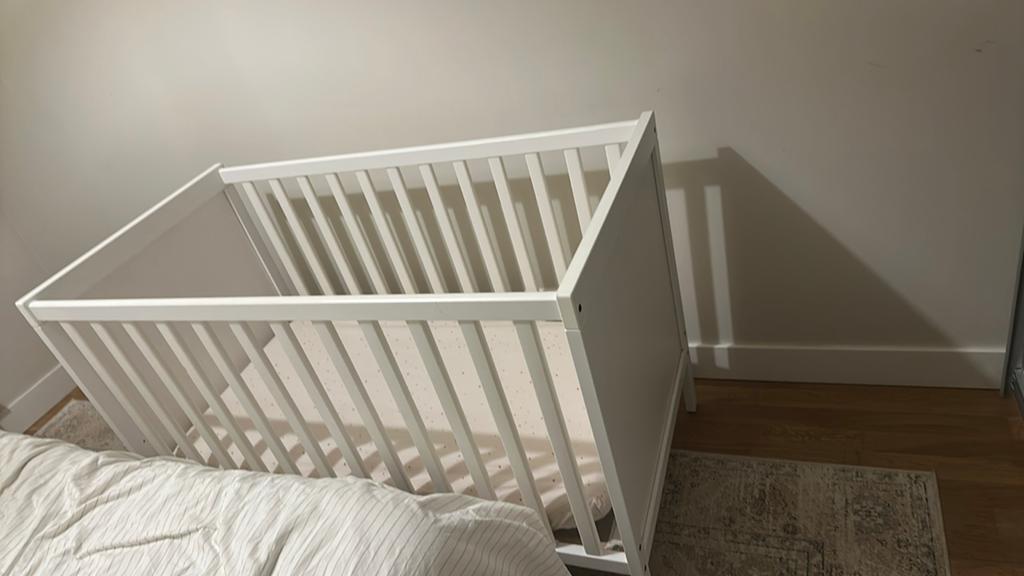 IKEA Wiegje met Matras - Goed staat, Huis en Inrichting, Slaapkamer | Matrassen en Bedbodems, Ophalen, Gebruikt, 190 cm of minder