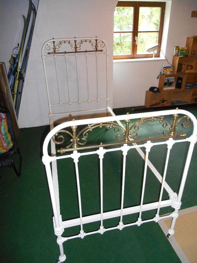 Antiek kasteelbed 0.90 m 2.00 m,100 jaar oud, Ophalen