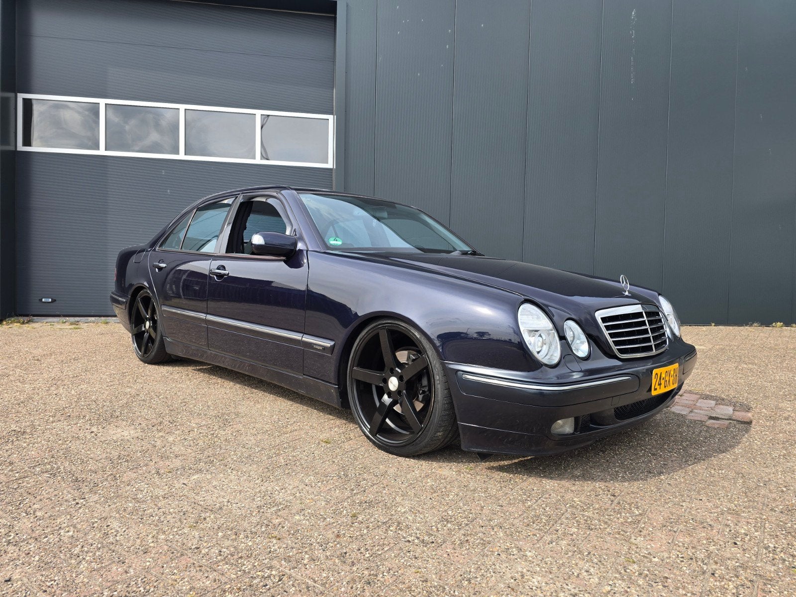 Mercedes-Benz E-Klasse 2.6 E240 Sedan AUT 2001 Blauw, Auto's, Mercedes-Benz, Automaat, Achterwielaandrijving, 2597 cc, Blauw