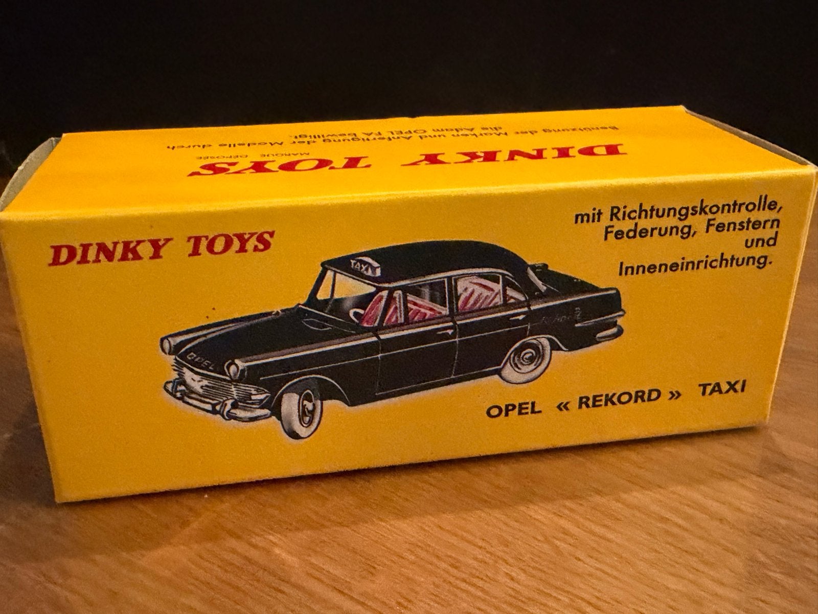 Dinky Toys 546 Opel Rekord Taxi - Zwart met Roze Interieur, Ophalen of Verzenden, Zo goed als nieuw, Auto, Dinky Toys